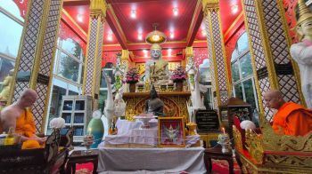 พระเกจิดังปลุกเสกพญาครุฑรุ่น\'อุดมโชค\'มอบเป็นของที่ระลึกงานกฐิน-ผ้าป่าวัดโคกหม้อ