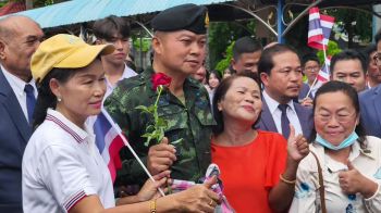 กรี๊ดสนั่นลั่นหอประชุม มทภ.2เยือนรร.อุดรพิทย์ ส่งใจให้ครอบครัวจ่าจุ้ย