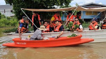 ‘อนุทิน’ฟิตจัดลุยน้ำท่วมอ่างทอง 4เดือนทำเต็มที่! อ้อนขอกำลังใจชาวบ้าน