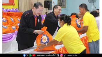 มูลนิธิอาสาเพื่อนพึ่ง (ภาฯ) ยามยาก เชิญถุงยังชีพพระราชทานช่วยเหลือประชาชนที่ประสบอุทกภัย ในพื้นที่จังหวัดอุตรดิตถ์