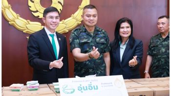 ธ.ก.ส. มอบข้าวพร้อมทานตรา \'อุ่นอิ่ม\'  12,000 ถ้วยให้กองทัพบก