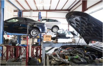 อู่ซ่อมในเครือ vs อู่ซ่อมทั่วไป ควรเลือกแบบไหนดีกว่ากัน