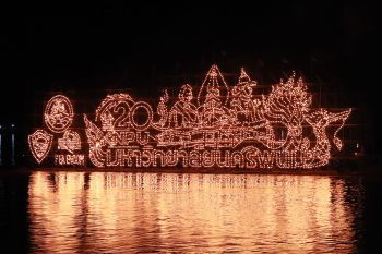 ม.นครพนม จัดแสดง ‘เรือไฟโชว์’ ลำแรก เปิดม่านงานมหกรรมไหลเรือไฟโลก’68