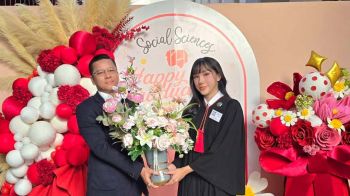 ‘บุณยศักฏ์ บุณยศิริเลศ’ร่วมยินดี‘ภัทรลภา ลิมปิทีป’คว้าเกียรตินิยมศิลปศาสตรบัณฑิต ม.เกษตรศาสตร์