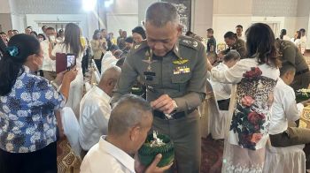 ‘รองผบช.ภ.1’ร่วมพิธีอุปสมบทหมู่ถวายเป็นพระราชกุศลแด่‘ในหลวง ร.9’ เนื่องในวันนวมินทรมหาราช
