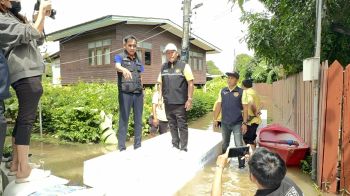 บิ๊กแจ๊สลุยมอบ! \'แพโฟม-เครื่องตรวจไฟรั่ว\' เตรียมรับมือน้ำเจ้าพระยาเอ่อล้น