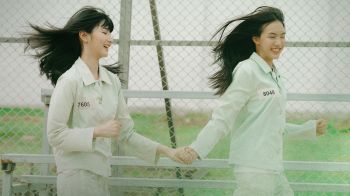 ‘เมเบิ้ล-แป้งจี่’  ชวนคนดูมาอินก่อนใคร ในงาน ‘CLAIREBELL คลั่ง/รัก/นักโทษ’