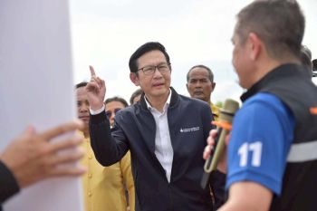\'รมว.พลังงาน\'บุกแนวชายแดนศรีสะเกษ หลังเหตุระเบิดข้ามแดน สั่งกฟผ.ติดโซลาร์ช่วยทหาร–เร่งเยียวยาปั๊มน้ำมันถูกลูกหลง 10 ล้าน