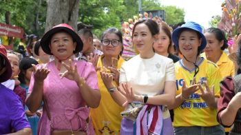 ‘คุณจ๋า’ ภริยานายกฯ เป็นประธาน ‘ทอดกฐินฯ’ วัดโคกพระ-โคราช