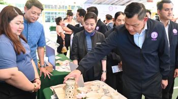 รมว.ธนกร นำทีม ดีพร้อม ลุยเมืองปากน้ำสร้างอาชีพ-รายได้ชุมชนบางหญ้าแพรกกว่า 300 คน