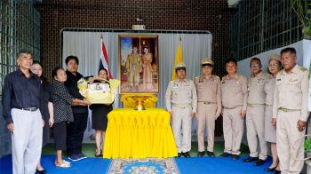 ‘ในหลวง’ โปรดเกล้าฯให้ รักษาราชการแทนผู้ว่าฯยะลา เชิญตะกร้าสิ่งของพระราชทาน ตร.เสียชีวิตเหตุปะทะคนร้าย