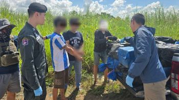 สกัดจับทันควัน 2หนุ่มเชียงราย ซิ่งรถขนยาบ้า ตร.ยึด4ล้านเม็ด