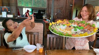 ร้าน “น้ำข้นให้รีบตัก” ผุดเมนู บะหมี่ชามยักษ์ กินได้ 10 คน