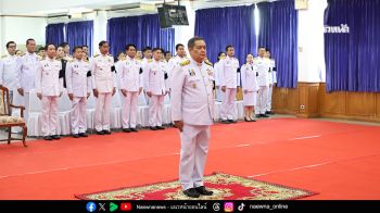 ​พสกนิกรปทุมธานีอาลัยถวายน้ำสรงพระบรมศพ เบื้องหน้าพระฉายาลักษณ์\'สมเด็จพระพันปีหลวง\'
