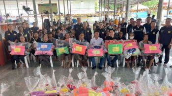 \'เอกภาพ พลซื่อ\'ลงพื้นที่ร้อยเอ็ด มอบถุงยังชีพช่วยเหลือเกษตรกรที่ประสบอุทกภัย