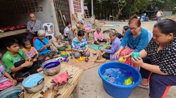 ชาวบ้าน จ.เลย ร่วมใจ! ‘สร้างกระทงรักษ์โลก’ จัดต่อเนื่องเป็นปีที่ 5