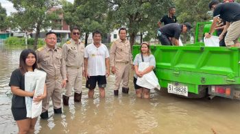 ป่าไม้ไม่ทิ้งกัน! ผอ.สจป.4 (ตาก) นำทีมช่วยชาวบ้าน ต.น้ำรึม หลังน้ำท่วมหนัก