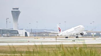 สนามบินกว่างโจว ไป๋อวิ๋น ประเดิมเที่ยวบินปฐมฤกษ์ด้วยเครื่องบิน C919 ฝีมือจีน