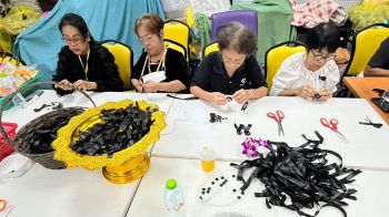 รพ.เจริญกรุงประชารักษ์ จัดกิจกรรมจิตอาสาริบบิ้นแทนใจ...ถวายความอาลัย\'สมเด็จพระพันปีหลวง\'