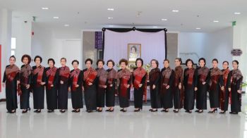 3ชมรมสตรีกาฬสินธุ์ ถวายอาลัย \'สมเด็จพระพันปีหลวง\' รำลึกพระมหากรุณาธิคุณ