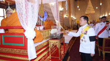 ‘ในหลวง-พระราชินี’เสด็จฯทรงบำเพ็ญพระราชกุศลปัณรสมวาร ถวายพระบรมศพ‘สมเด็จพระพันปีหลวง’