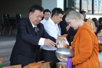 ‘อธิบดีฝนหลวง’ ร่วมทำบุญตักบาตรฯ ส่งเสริมคุณธรรมตามหลักศาสนา