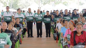 “ไทยเบฟ” ลุยมอบผ้าห่มกันหนาว ช่วยเหลือปชช.บุรีรัมย์ 13,000 ผืน