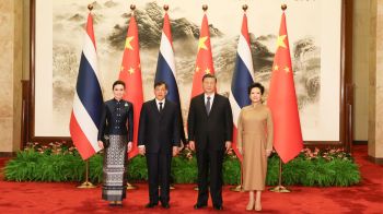 จีนจัดพิธีรับเสด็จฯ สมพระเกียรติ ในหลวง-ราชินี ‘สี.จิ้นผิง’กราบบังคมทูล ไทย-จีนเสมือนพี่น้องกัน