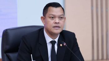 สั่งโรงงานสกัดน้ำมันรำข้าว อ่างทอง หยุดกิจการ เหตุไฟไหม้หอกลั่น ‘ธนกร’สั่งชุดดับเพลิงไว้ 1 ทีม