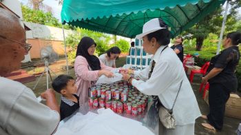 น้ำใจ‘ลลิสา จงบารมี’! เปิดบ้านเรือนไทยวิลล่าอยุธยา มอบถุงยังชีพช่วยเหยื่อน้ำท่วม
