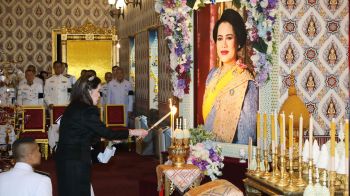 ปชช.หลั่งไหลกราบพระบรมศพ พระพันปีหลวง