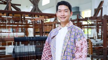 \'ธรรมศาสตร์\'วิจัย\'ผ้าไทย ต.ก้อ\' ส่งเสริมอุตสาหกรรมแฟชั่น สืบสานพระราชปณิธาน \'พระพันปีหลวง\'