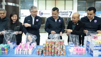 \'ธนกร\' นำทีมก.อุตฯพื้นที่อุบลราชธานี มอบถุงยังชีพให้ทหาร-ปชช. ที่ได้รับผลกระทบชายแดนไทย-กัมพูชา