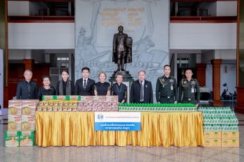 สมาคมคณะกงสุลฯ มอบสิ่งของให้กองทัพภาคที่ 1 ส่งกำลังใจสู่ทหารชายแดนไทย–กัมพูชา