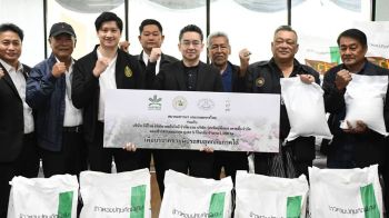 กรมการข้าว รับมอบข้าวสาร 2,000 ถุง จากสมาคมชาวนาฯ และภาคเอกชน เตรียมส่งต่อให้ ผู้ประสบภัยน้ำท่วมภาคใต้