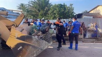 ‘เลขาธิการ สปก.’ ลงพื้นที่ ‘หาดใหญ่’ ร่วม ‘บิ๊กคลีนนิ่ง’ หลังน้ำลด