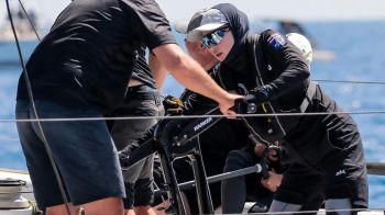 ทรงทำหน้าที่เนวิเกเตอร์ทีมเรือใบวายุ สมเด็จพระราชินี เข้าอันดับ.1 เรซที่.2.แข่งเรือใบนานาชาติ