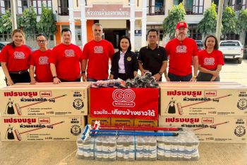 \'โก โฮลเซลล์\' มอบชุดทำความสะอาดแก่กองอำนวยการน้ำท่วมหาดใหญ่ ส่งกำลังใจถึงพื้นที่เดือดร้อน