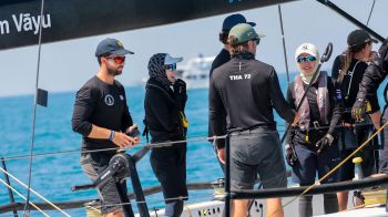 พระวิริยะอุตสาหะ! \'พระราชินี\'นำทีมวายุ ฝ่าคลื่นลมขึ้นเป็นอันดับ 1 แข่งขันเรือใบนานาชาติ