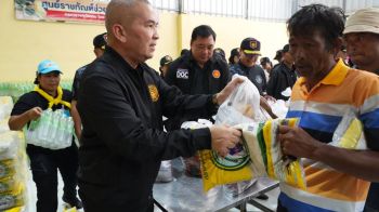 \'รมว.ยุติธรรม\' นำทีมราชทัณฑ์ลงพื้นที่สงขลา มอบถุงยังชีพ 600 ชุด-ระดมผู้ต้องขัง 300 คน ช่วยน้ำท่วมหาดใหญ่