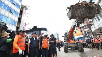 ‘อนุทิน’ตั้งกองบัญชาการส่วนหน้า เร่งฟื้นฟูหาดใหญ 1เดือนเก็บขยะแสนตัน เปิดตลาด‘กิมหยง’ใน7วัน