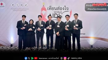 ผู้บริหาร – ศิลปิน บริษัท ที แอนด์ บี มีเดียโกลบอล เข้ารับประทานเหรีญที่ระลึก ในงาน \'เทียนส่องใจ\' เนื่องในวันเอดส์โลก ครั้งที่ 33 ประจำปี 2568