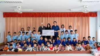 ของขวัญแห่งอนาคต! ‘นางขวัญชนก-สามี’ มอบทุนการศึกษาแก่เด็กขาดโอกาส 30 ชีวิต