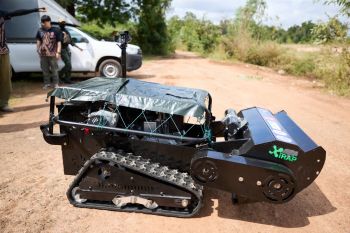 มจพ.พัฒนาหุ่นยนต์อัจฉริยะกวาดล้างทุ่นระเบิดสำเร็จ เตรียมส่งมอบให้กับกองทัพบก เสริมภารกิจปกป้องชายแดนไทย–กัมพูชา