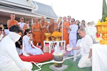 ‘หม่อมกมลา ยุคล ณ อยุธยา - หม่อมเจ้าชาตรีเฉลิม ยุคล’ เป็นประธานในพิธีเททองหล่อรูปเหมือน ‘สรพงศ์ ชาตรี’ ศิลปินแห่งชาติ