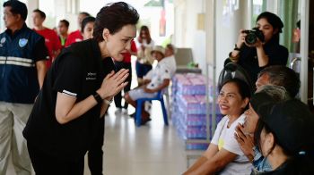 พาณิชย์  ลงพื้นที่หาดใหญ่ ระดมสิ่งของบริจาคกว่า 4.6 แสนชิ้ พร้อมเดินหน้ามาตรการลดค่าครองชีพและฟื้นเศรษฐกิจ