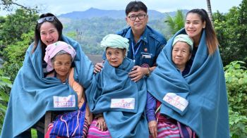 ‘ป่อเต็กตึ๊ง’ทุ่มงบ 26.2 ล้าน ลงพื้นที่แจกจ่ายผ้าห่ม-เครื่องอุปโภคบริโภคถิ่นทุรกันดาร