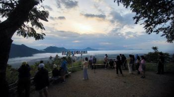 สุดชิล! ‘ภูทอกเชียงคาน’ ชมพระอาทิตย์ทะยานขึ้น-เหนือทะเลหมอกอันงาม