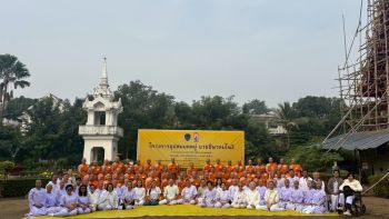 พิธีปลงผมและเปิดโครงการอุปสมบทหมู่ตามรอยพระบรมศาสดาสู่ดินแดนพุทธภูมิ รุ่นที่ 7 นำพุทธศาสนิกชนแสวงบุญ 4 สังเวชนียสถาน อินเดีย–เนปาล โดย มูลนิธิพระราหู–GGI กรุ๊ป