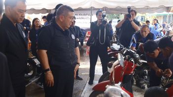 สกู๊ปพิเศษ : ปลัดกระทรวงแรงงาน ยืนหยัดเคียงข้างประชาชนทุกวิกฤต  ผนึกกำลังรัฐ–เอกชน ขับเคลื่อน “ซ่อม สร้าง สุข สร้างคนให้งาน”